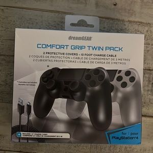 dreamGear Comfort Grip Twin Pack for PlayStation 4